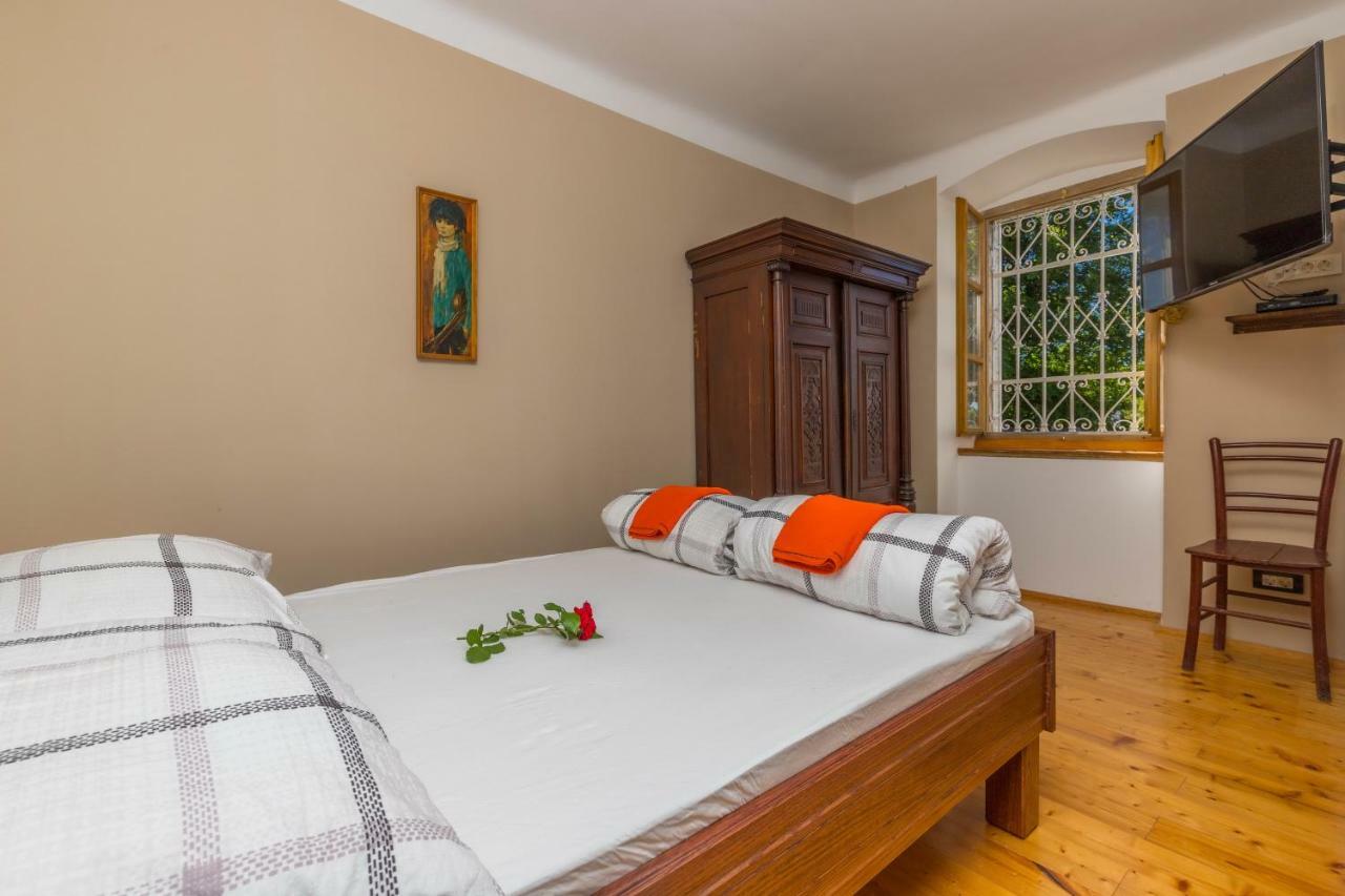 Ivana 1903 Villa